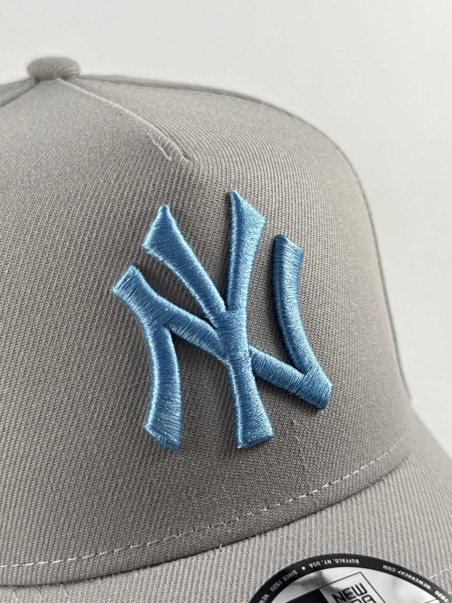 GORRA NEW ERA YANKEES “WORD SERIES” GRAY N BLUE