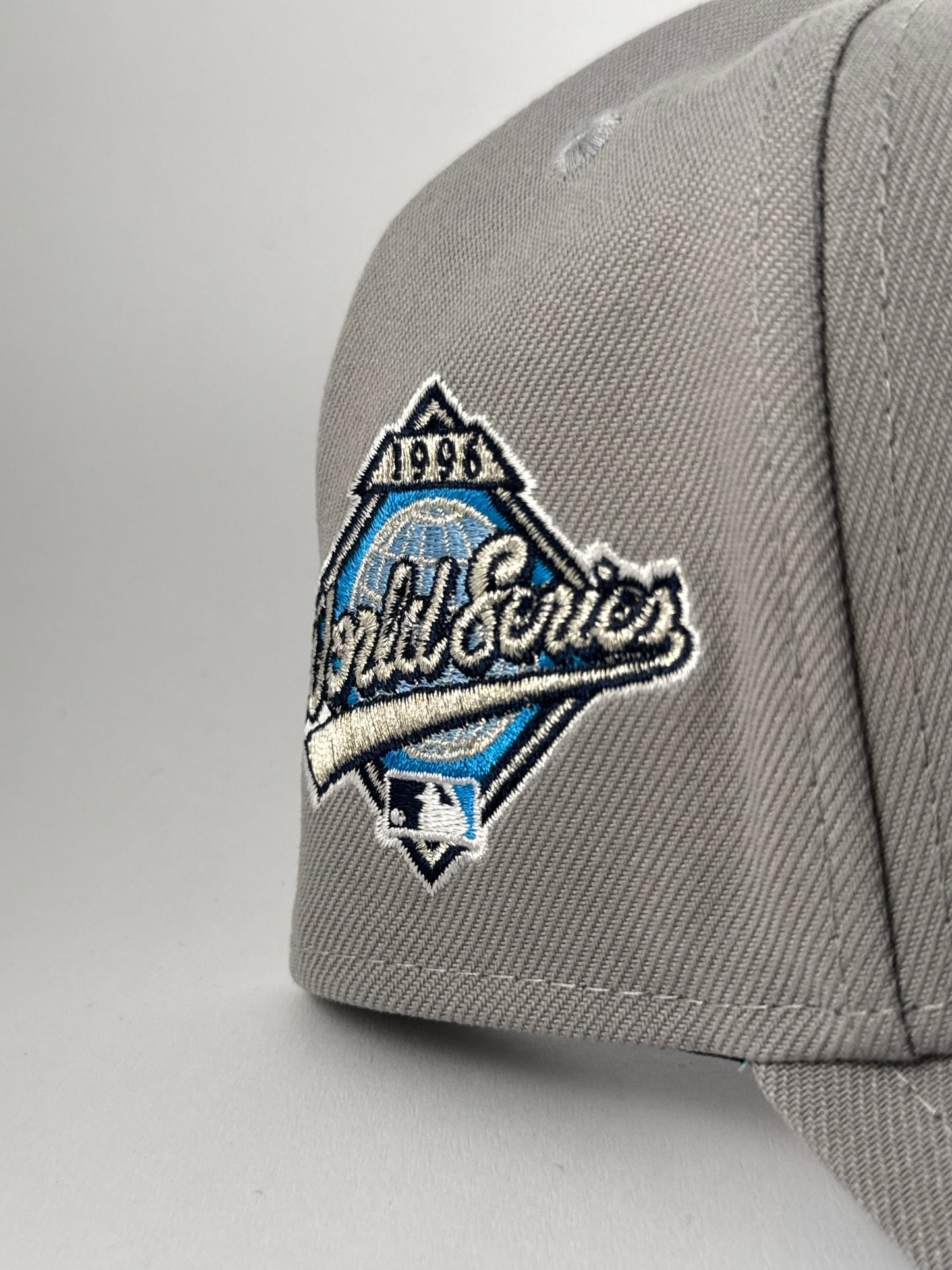 GORRA NEW ERA YANKEES “WORD SERIES” GRAY N BLUE