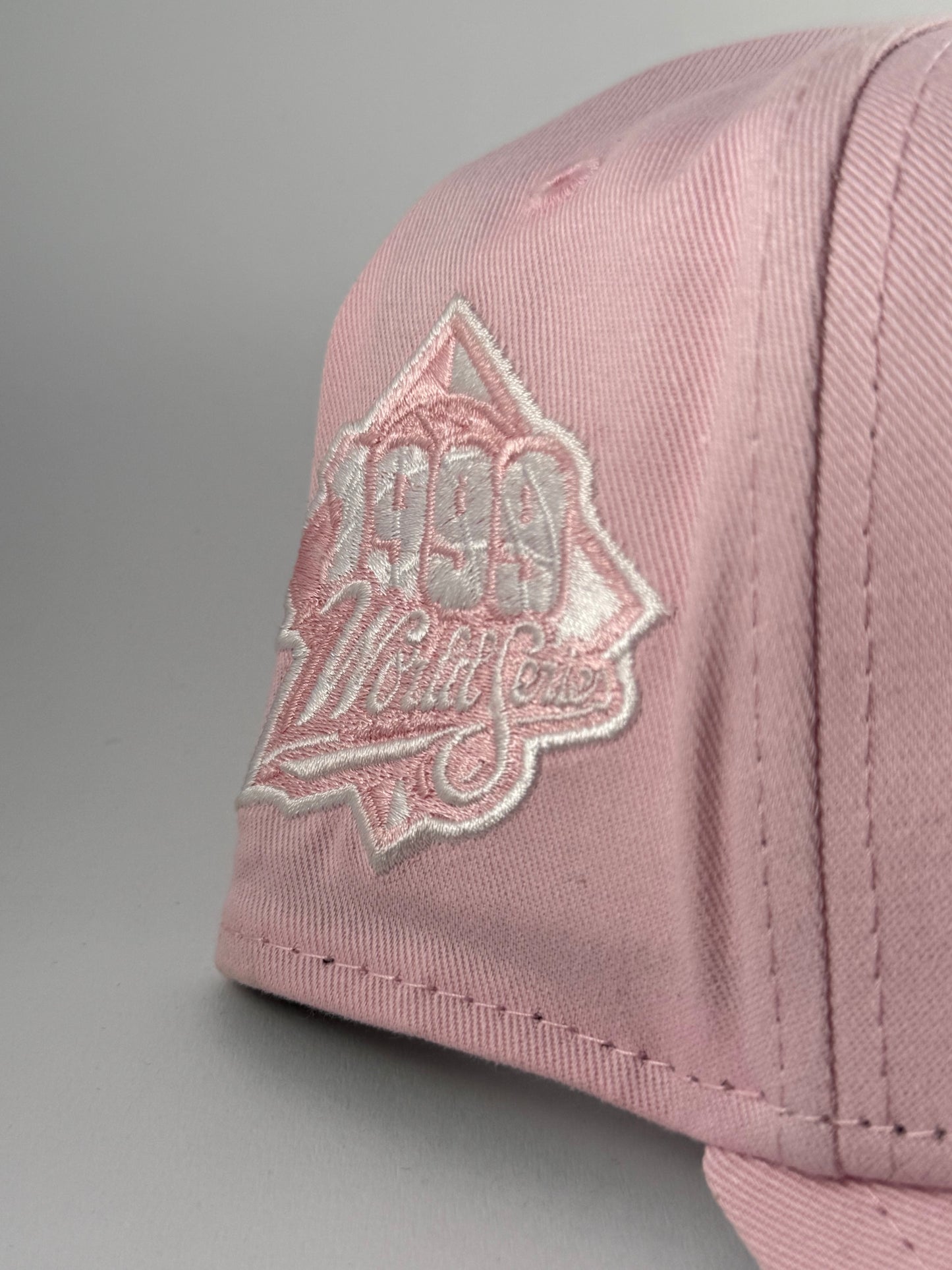 GORRA NEW ERA YANKEES “BABY PINK WORD SERIES 1999”
