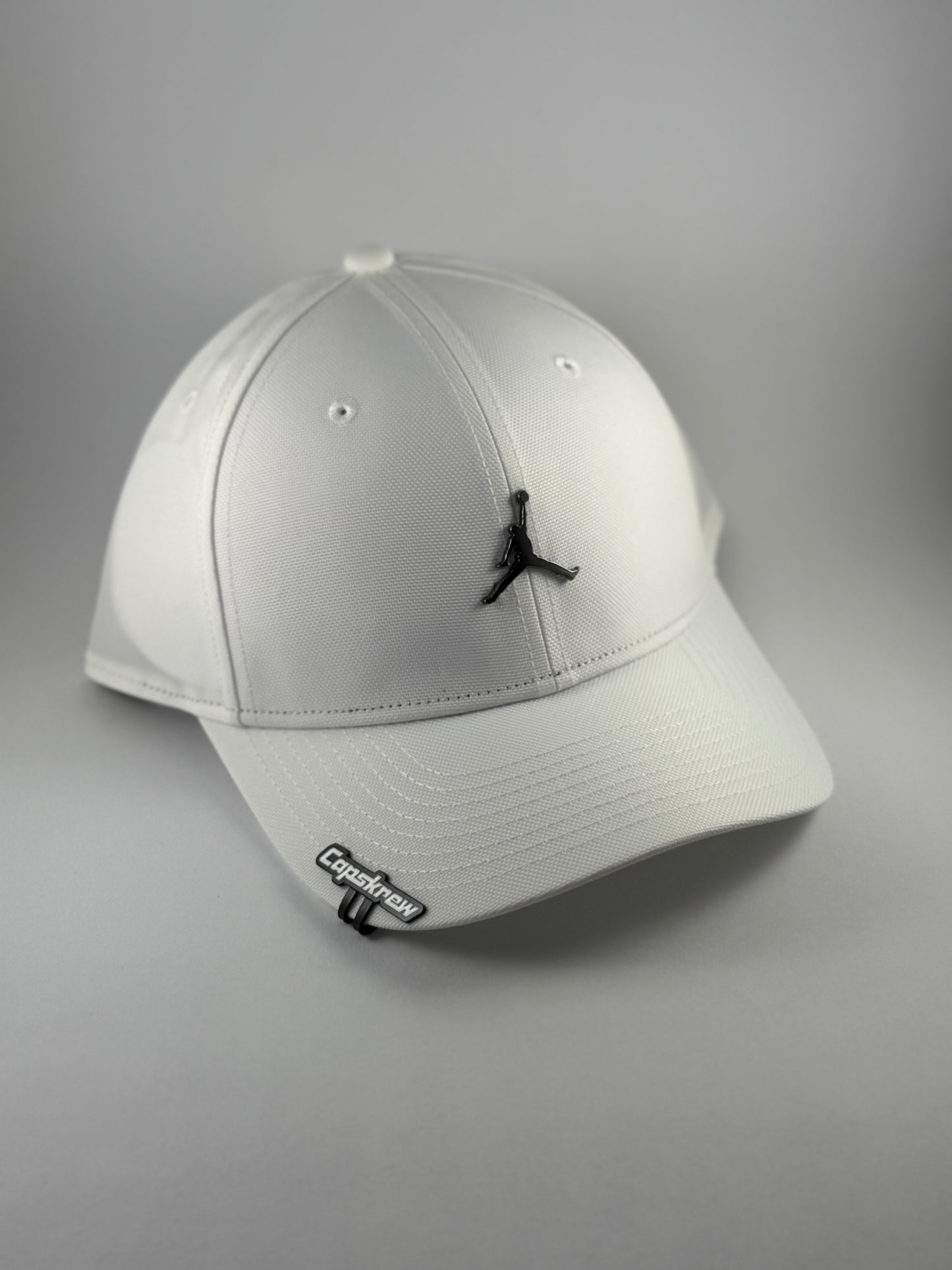 GORRA JORDAN POLIESTER LOGO METÁLICO BLANCA