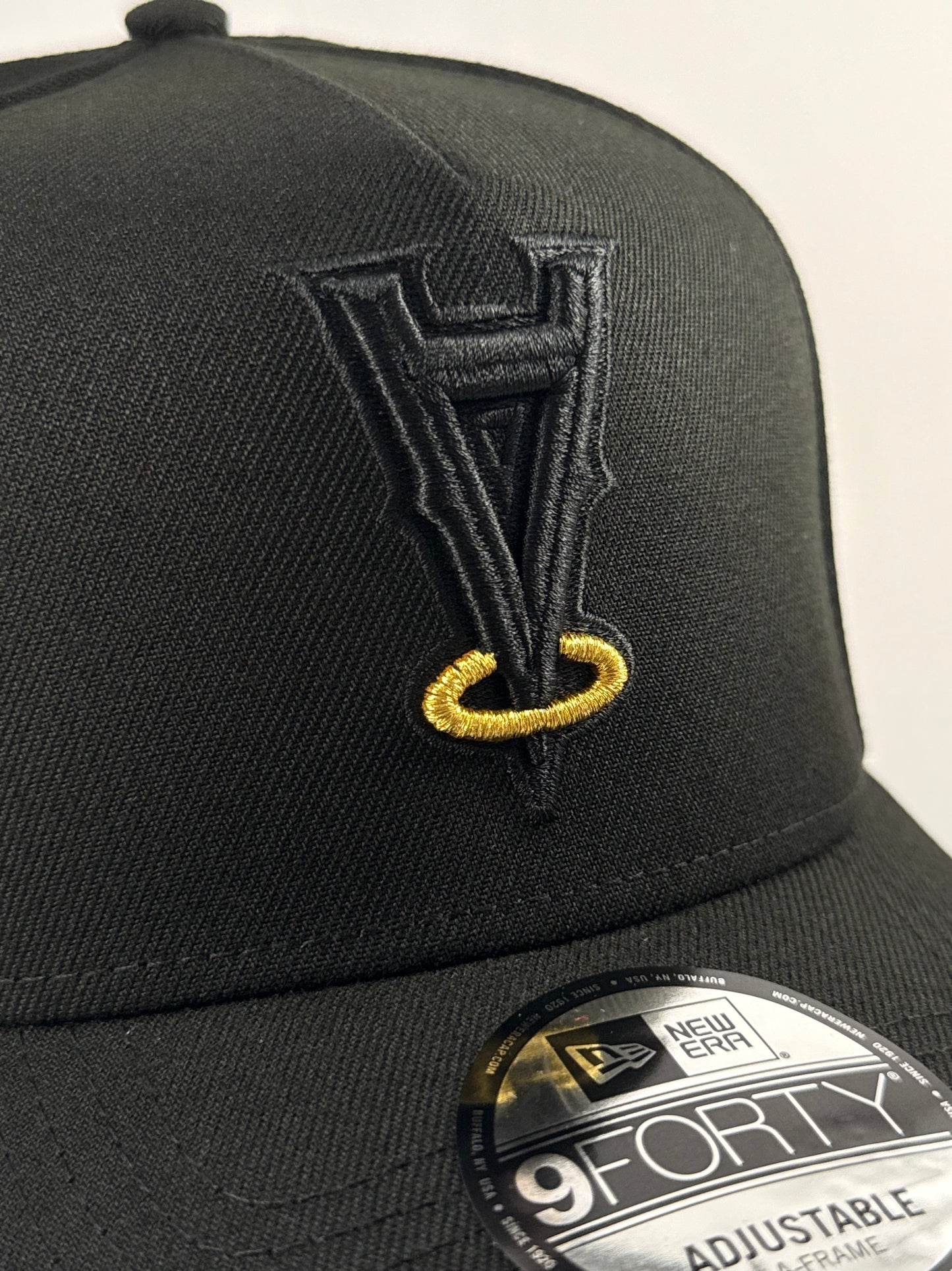 GORRA NEW ERA ANAHEIM “UPSIDE DOWN” GOLDEN