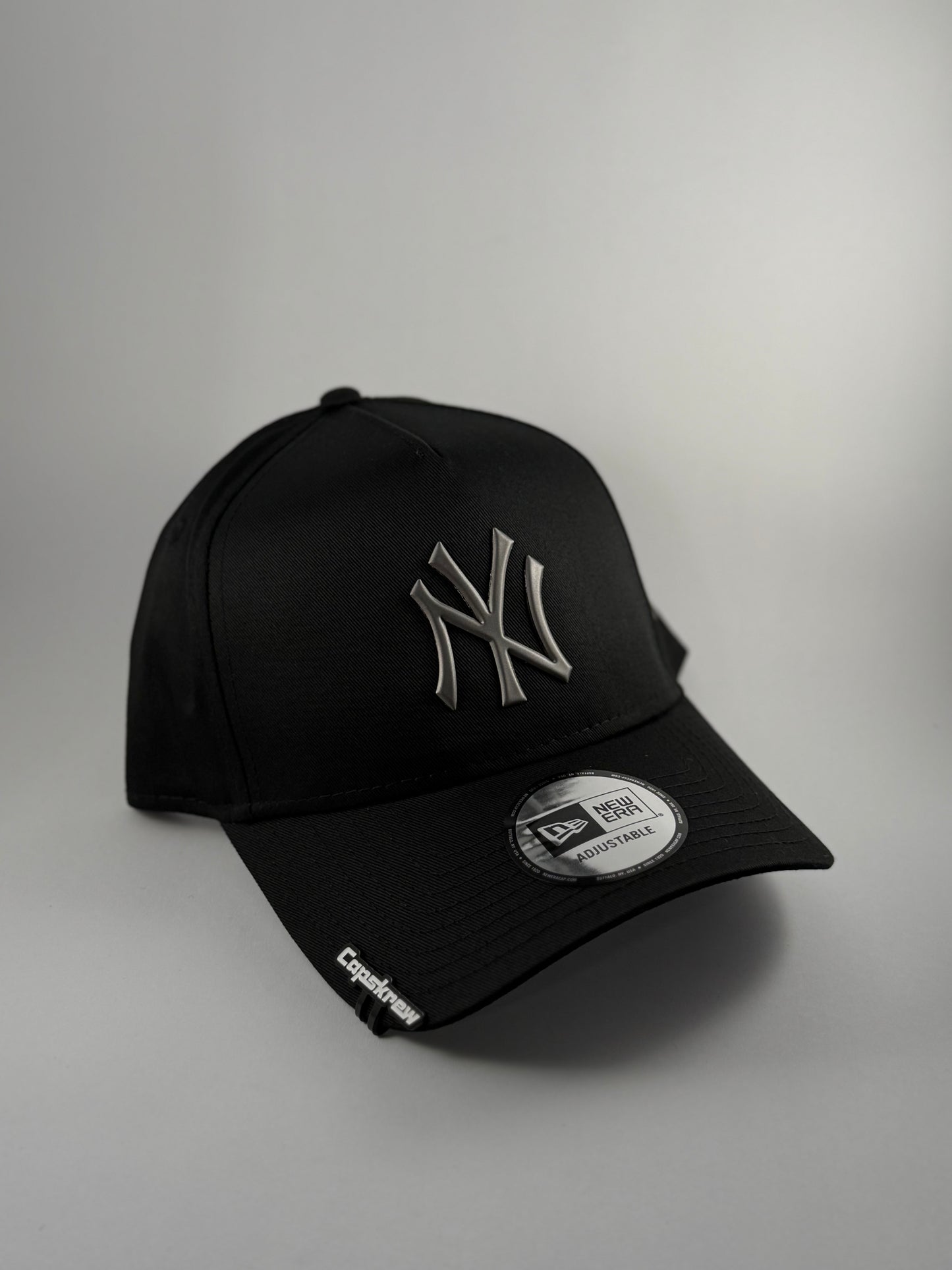 GORRA NEW ERA YANKEES LOGO METÁLICO