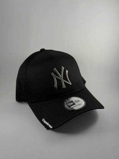 GORRA NEW ERA YANKEES LOGO METÁLICO