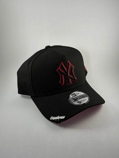 GORRA NEW ERA YANKEES BLACK AND RED