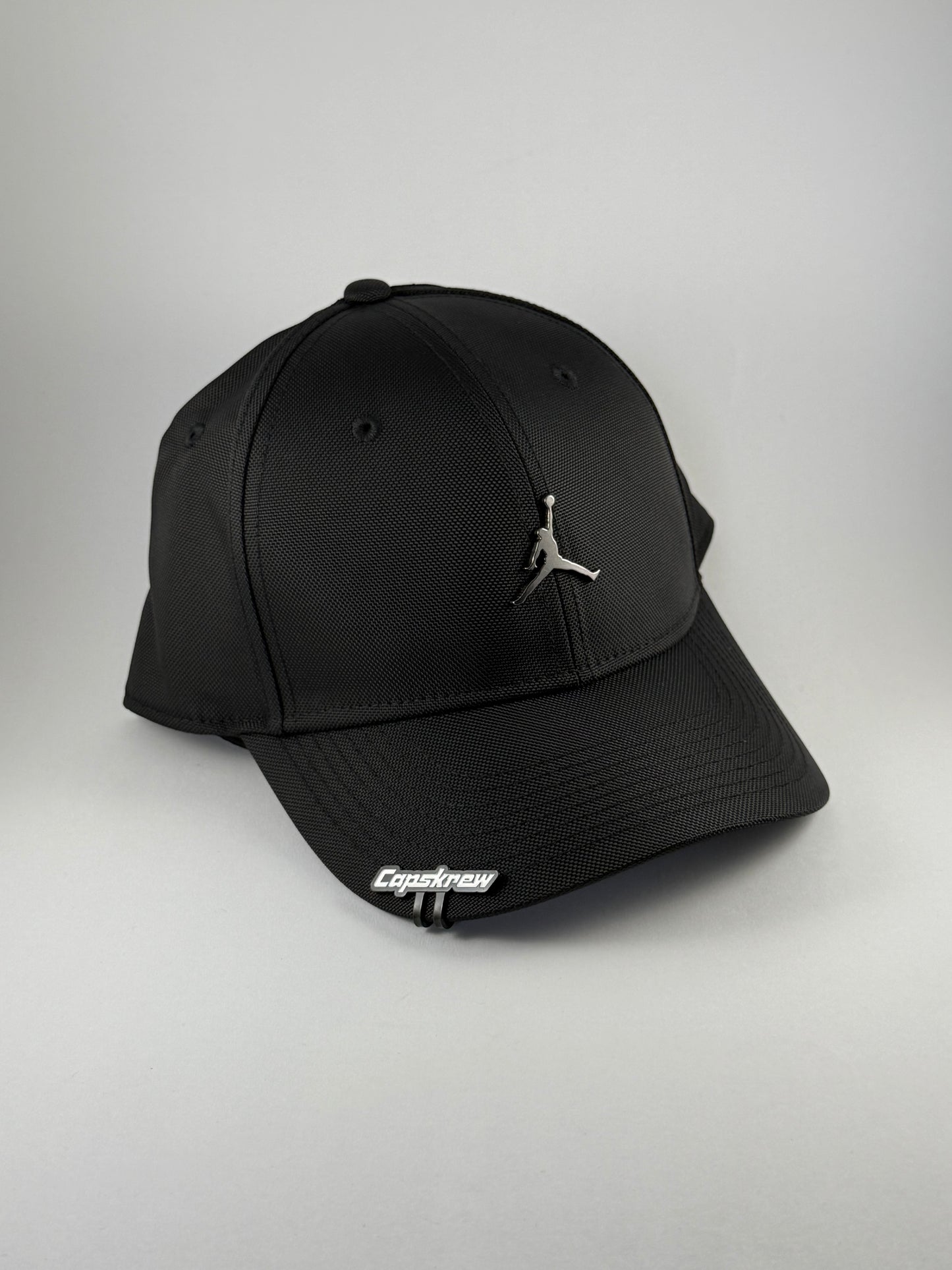 GORRA JORDAN POLIESTER LOGO METÁLICO NEGRA
