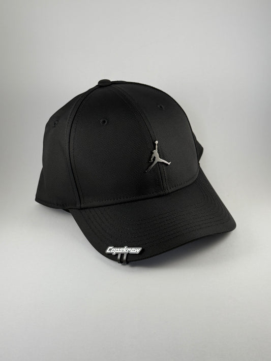 GORRA JORDAN POLIESTER LOGO METÁLICO NEGRA