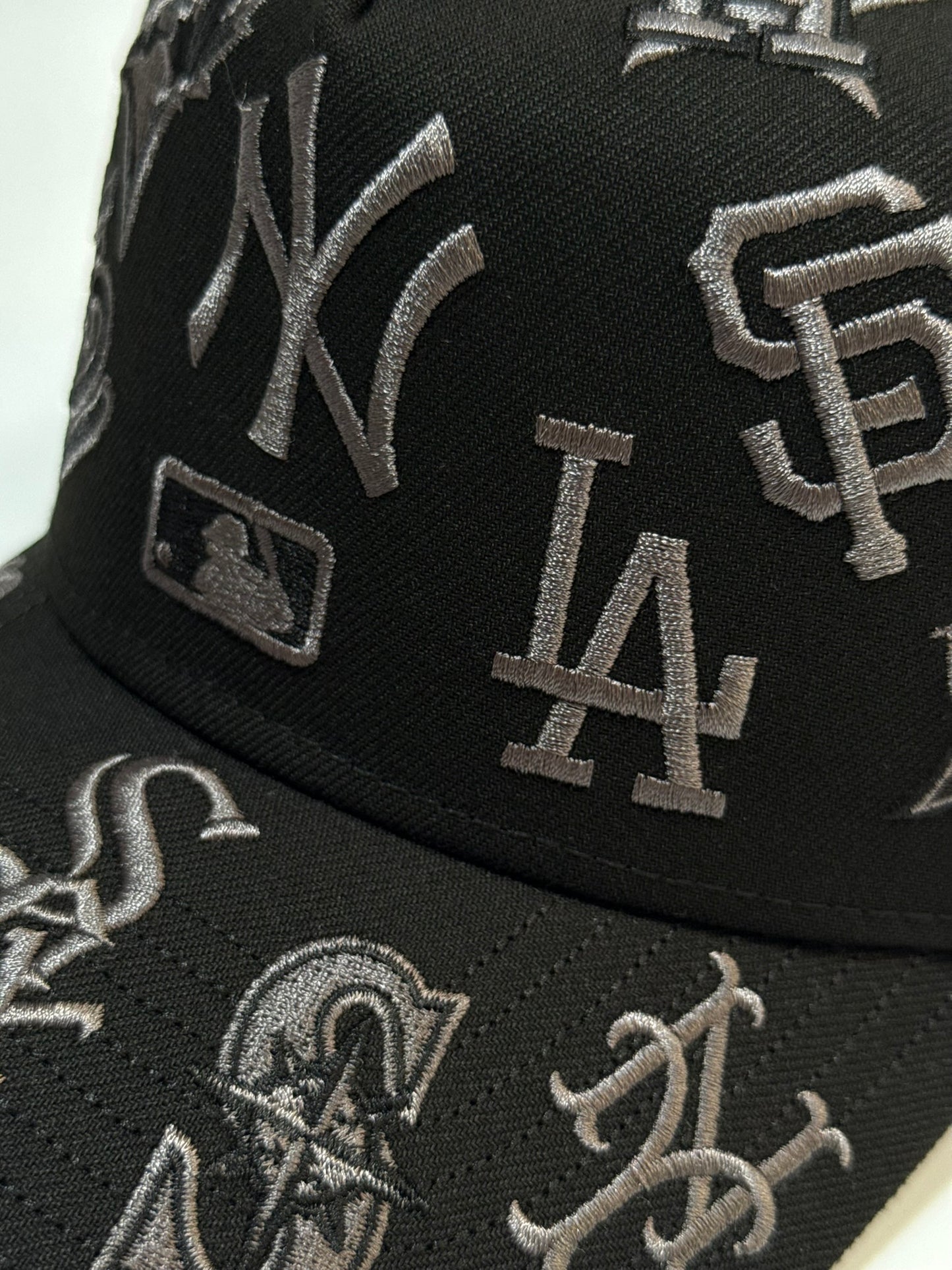 GORRA NEW ERA 'ALL OVER BLACK EDITION'