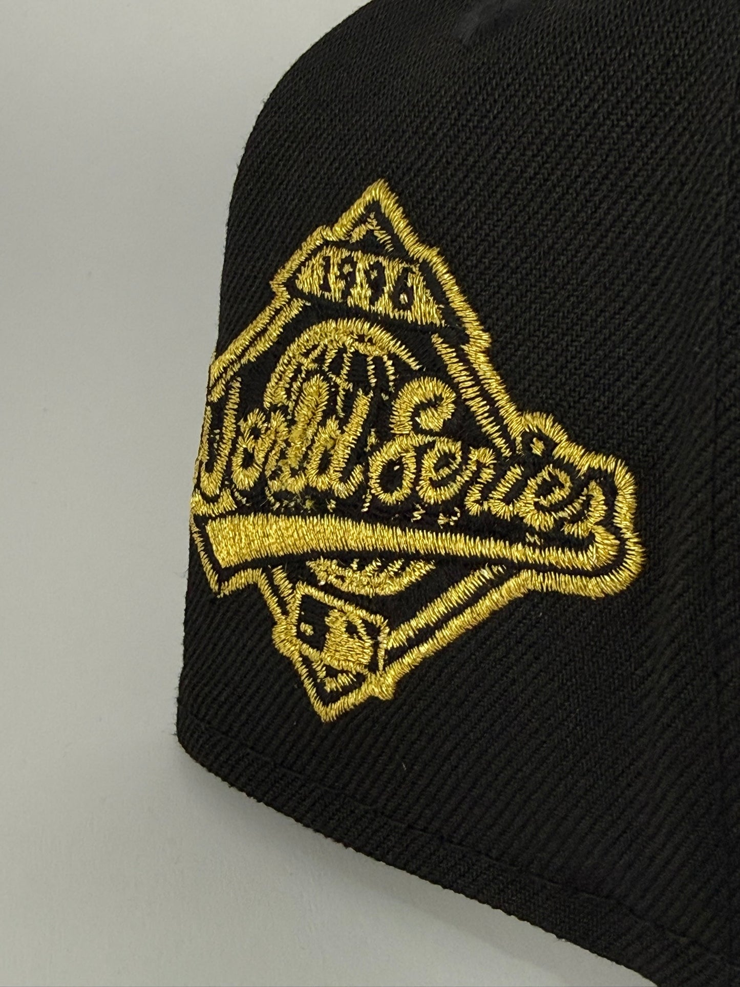 GORRA NEW ERA NEW YORK YANKEES NEGRA GOLDEN ROSE
