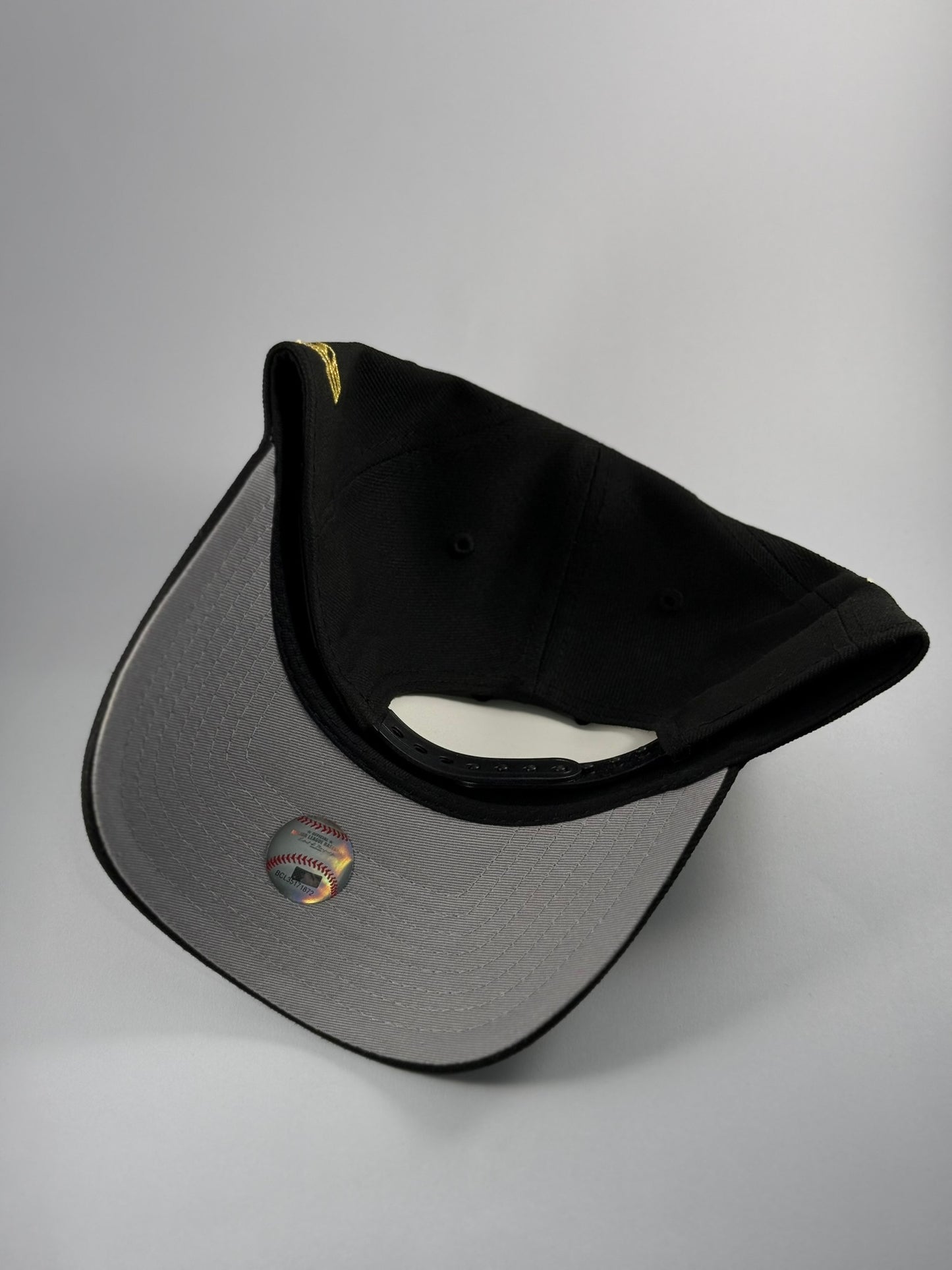GORRA NEW ERA NEW YORK YANKEES NEGRA GOLDEN ROSE