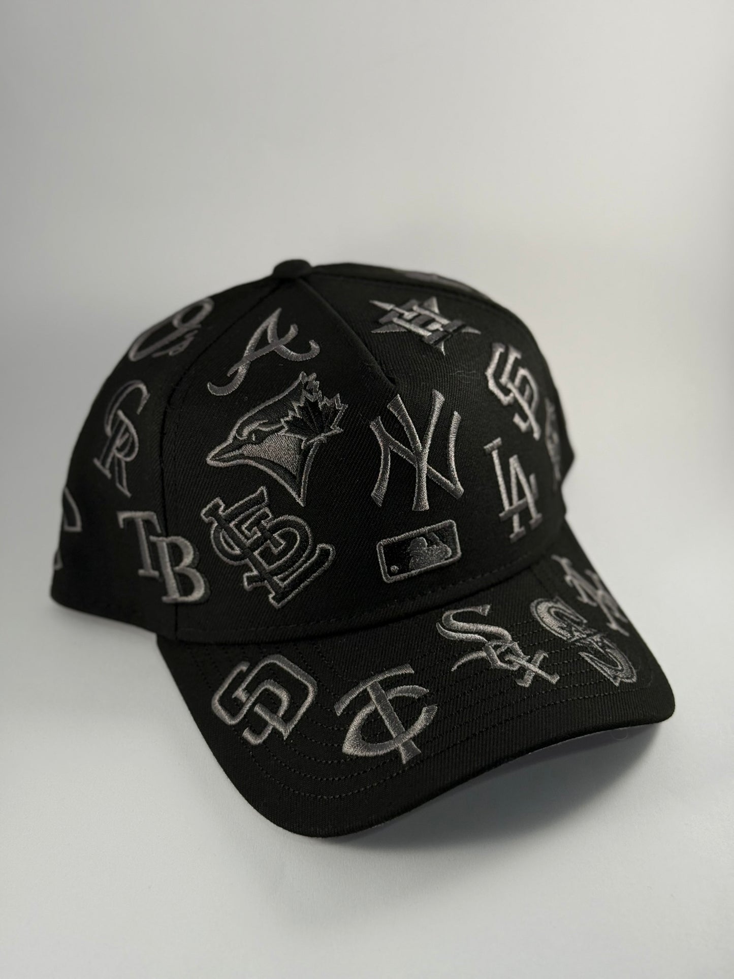 GORRA NEW ERA 'ALL OVER BLACK EDITION'