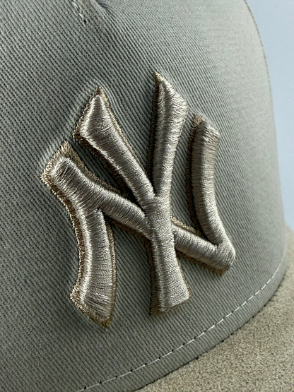 GORRA NEW ERA NEW YORK YANKEES 'CREAM SUEDE'