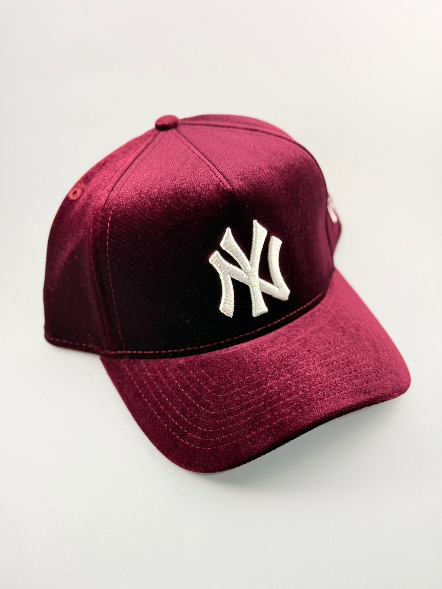 GORRA NEW ERA NEW YORK YANKEES 'GAMUZA VINO'