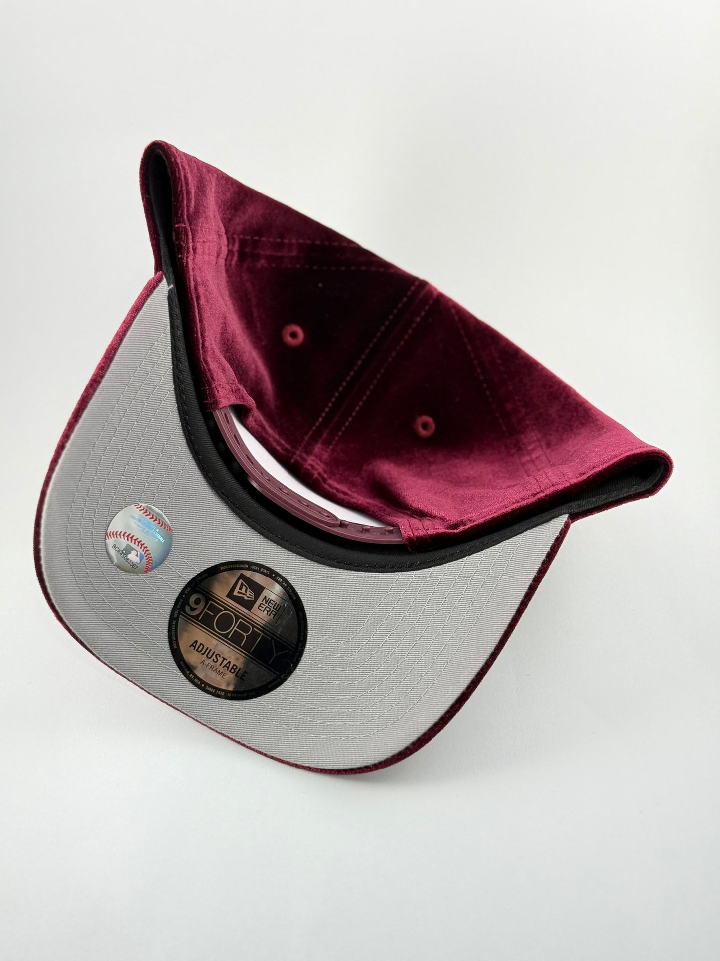 GORRA NEW ERA NEW YORK YANKEES 'GAMUZA VINO'