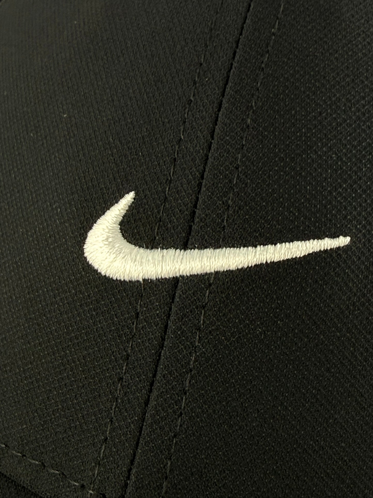 GORRA NIKE MINI LOGO BORDADO NEGRO