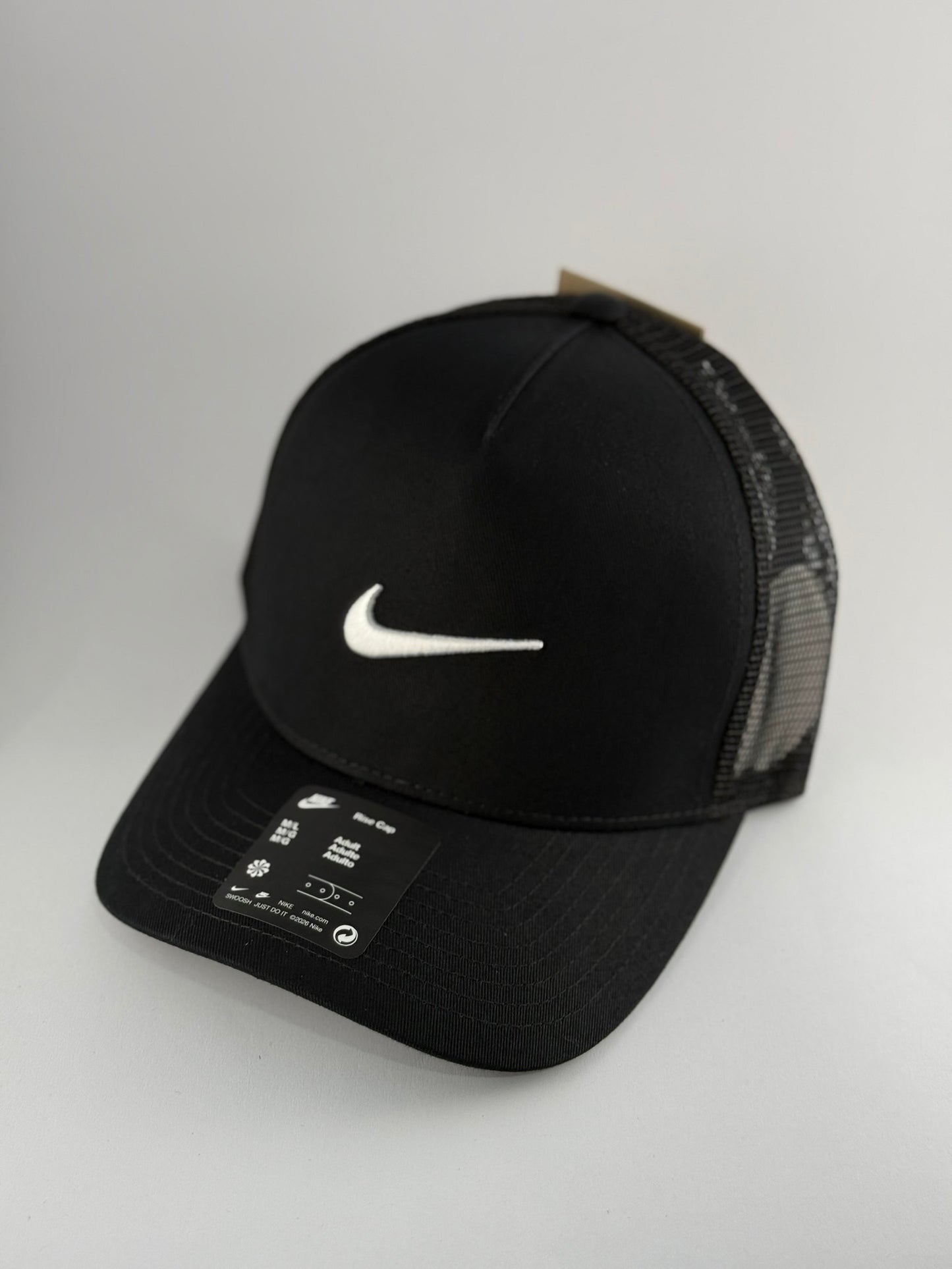 GORRA NIKE LOGO BORDADO CAMIONERA NEGRO