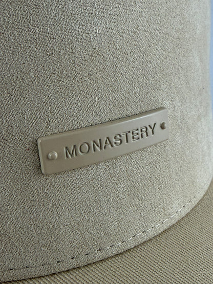 GORRA MONASTERY RAMAD SAFARI LOGO METALICO