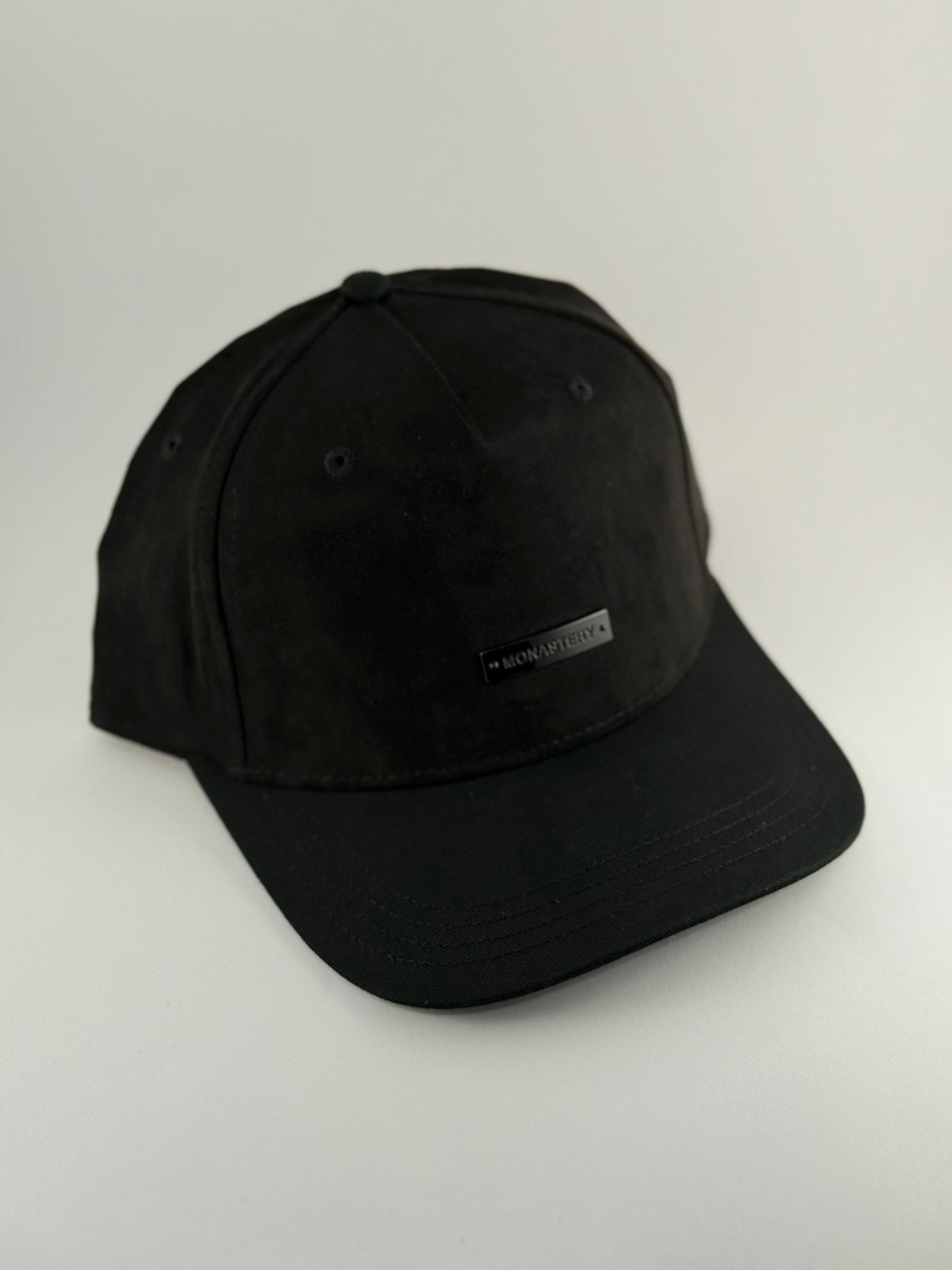 GORRA MONASTERY RAMAD LOGO METALICO NEGRO
