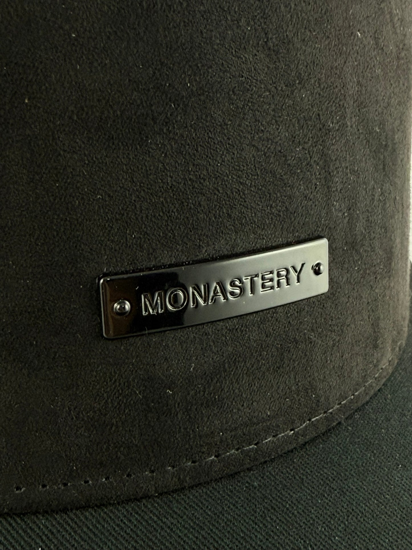 GORRA MONASTERY RAMAD LOGO METALICO NEGRO