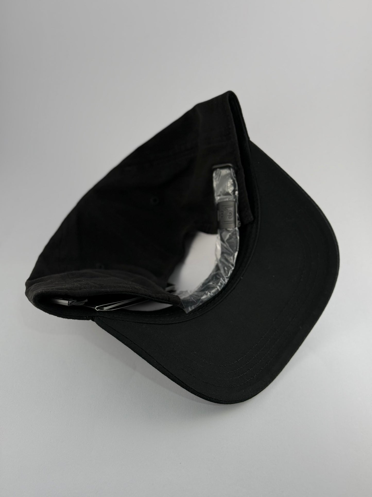 GORRA MONASTERY RAMAD LOGO METALICO NEGRO