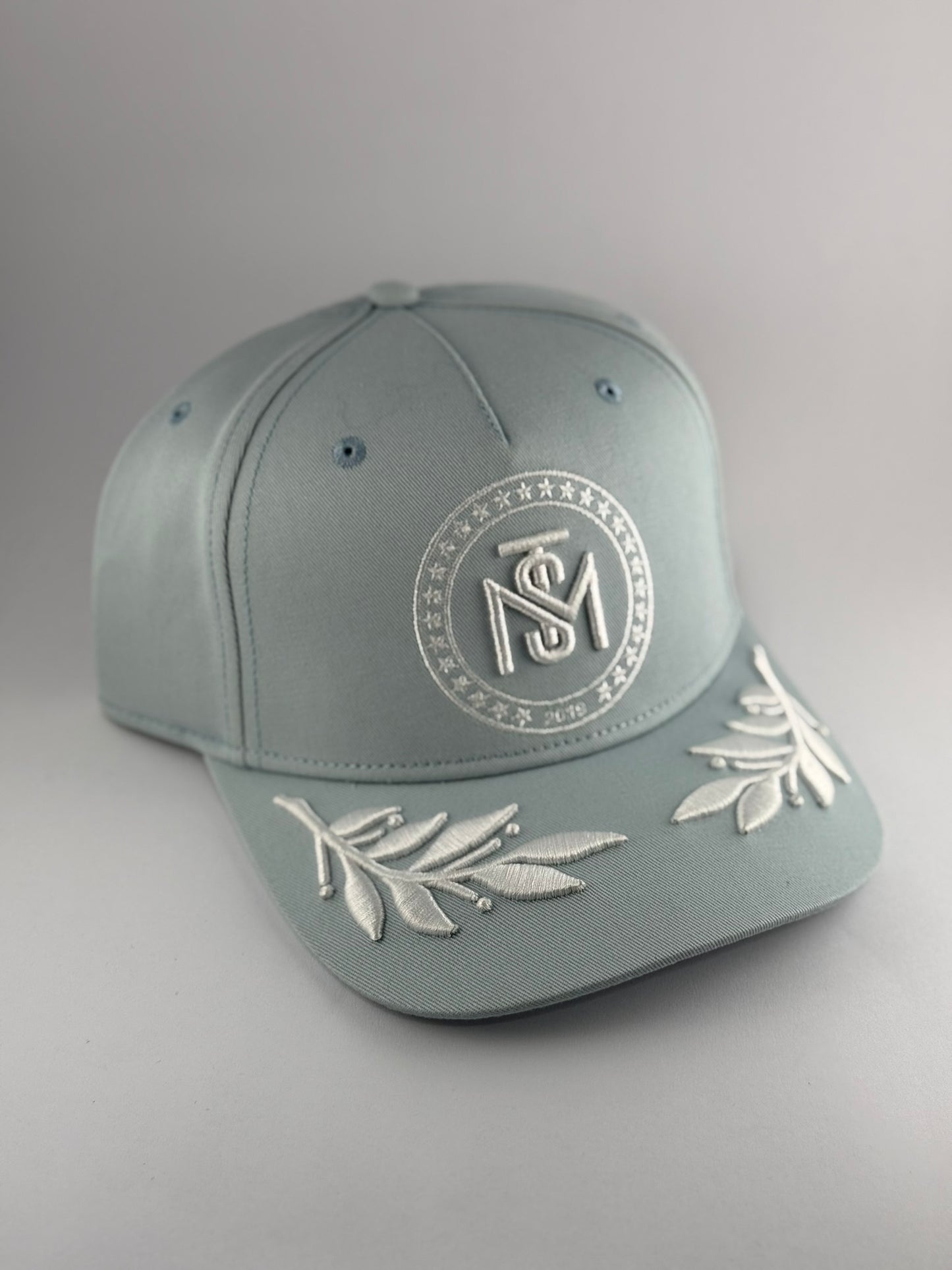 GORRA MONASTERY LOGO BORDADO AZUL CLARO