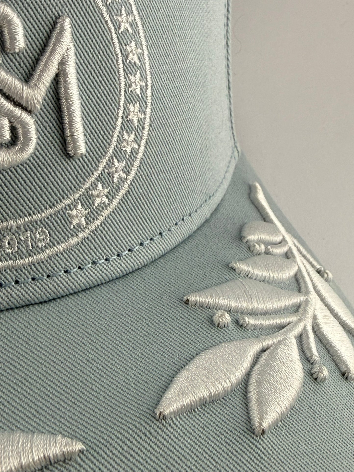 GORRA MONASTERY LOGO BORDADO AZUL CLARO